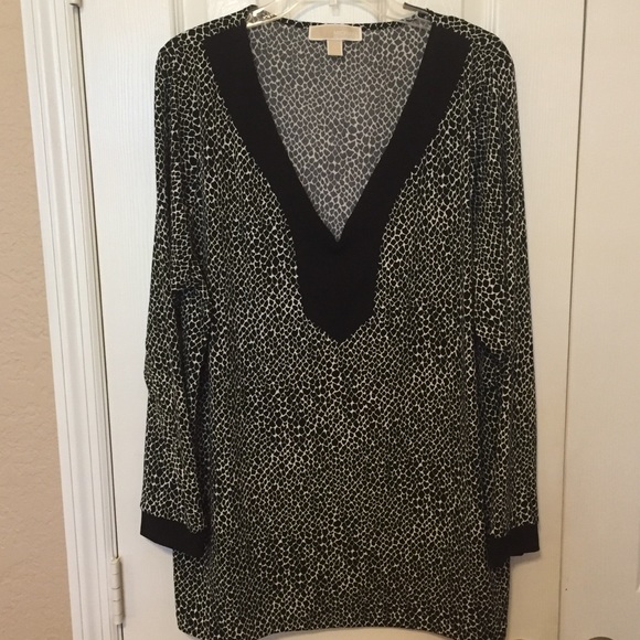 Michael Kors Tops - 🦋 Michael Kors Black & White Animal Print 2X Top